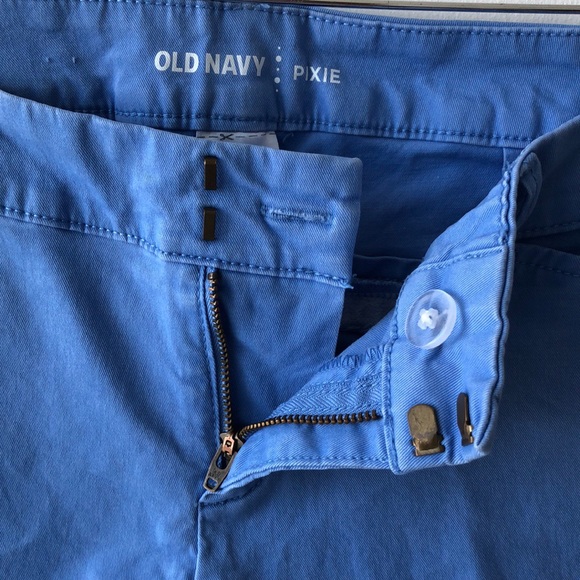 Old Navy Blueberry Cargo Mid Rise Shorts - Picture 3 of 4